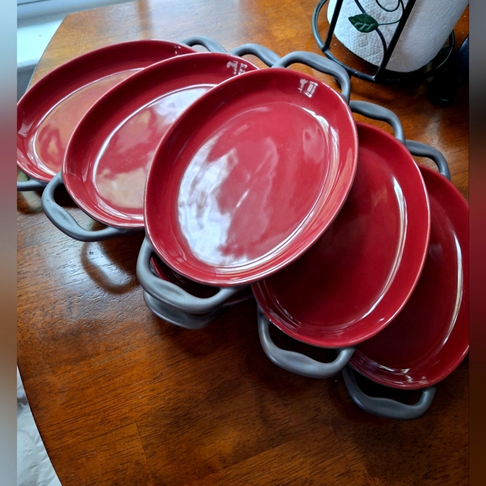 World Tableware Coos Bay CBC-002 Oval Handled Chili Red Trays 11 Oz Set 6 Restau